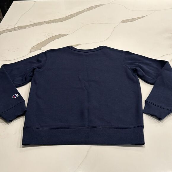 Champion Sweatshirt. Dark Navy. Kids Large. Super soft and comfortable! - Picture 4 of 4